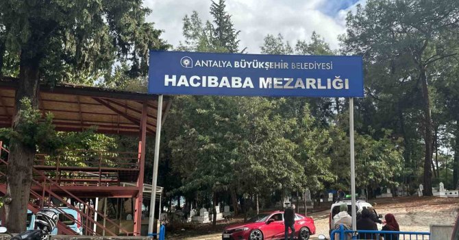 Kazada hayatını kaybeden anne ve oğlu, gözyaşları arasında defnedildi