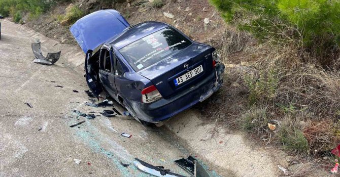 Kontrolden çıkan otomobil şarampole devrildi: 3 yaralı