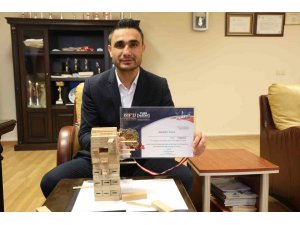 Deprem onu yıldırmadı, geliştirdiği projeyle eğitim sistemine katkı sağlayacak