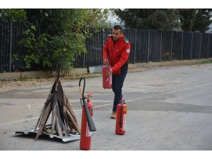 Mersin Büyükşehir Belediyesi personeline ’yangına müdahale’ eğitimi