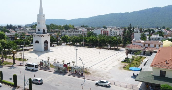 Kemer Cumhuriyet Meydanı adına yakışır hale getirildi