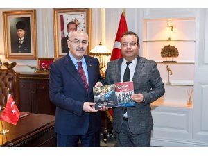 Manisalı Ali Bey kitabı Adana’da okullara armağan edildi