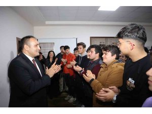 Başkan Yılmaz, Toroslar Akademi Eğitim Merkezi’nde gençlerle bir araya geldi