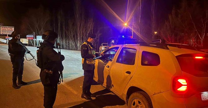 Kahramanmaraş’ta jandarmadan yılbaşı uygulaması