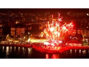 Mersin yeni yılı ’Sokak Partisi’ ile karşıladı