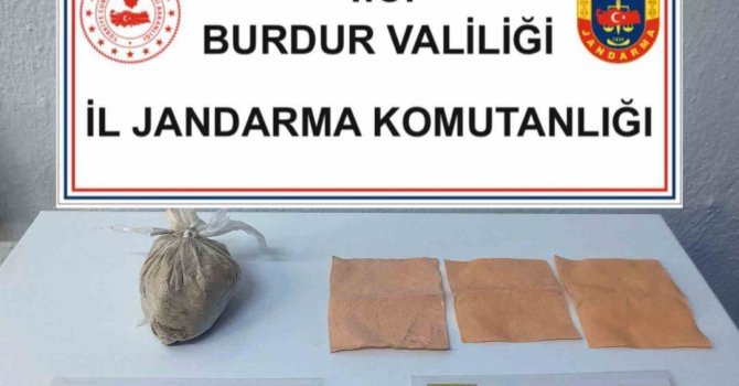 Burdur’da jandarma ekiplerinin kaçakçılık ve uyuşturucu operasyonlarında yakalanan 3 şahıs tutuklandı