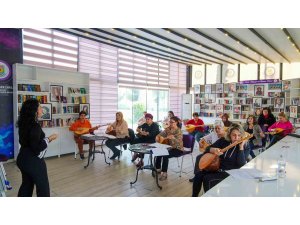 Tarsuslu kadınlara bağlama eğitimi