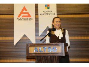 Kadın akademisyenler, iş dünyasında kadın olmanın önemini anlattı