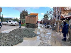 Hatay Büyükşehir Belediyesi ekipleri, yaşanan 125 su taşkını vakasına müdahale etti