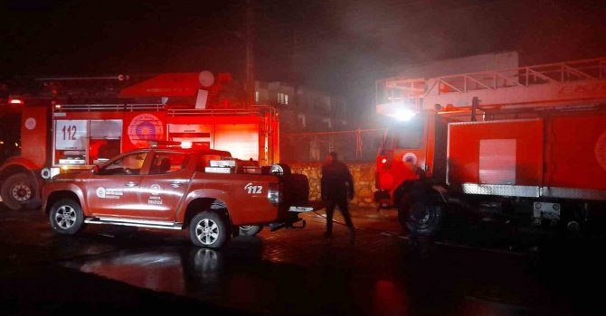 Toptancı Hali’nde korkutan yangın