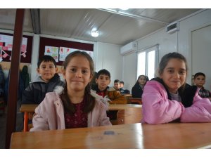 Konteyner okulda karne heyecanı