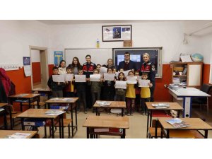 Jandarma karneler gününde çocukları unutmadı