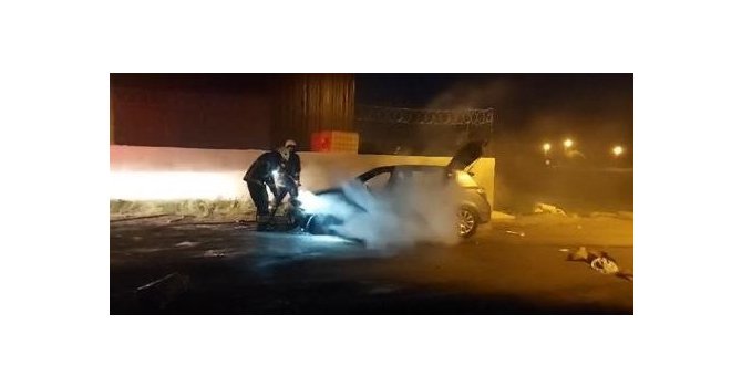 Hatay’da yanan otomobilde maddi hasar oluştu