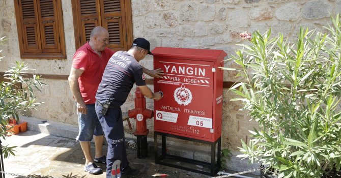 İtfaiye Kaleiçi’nde yangın söndürme dolaplarını yeniledi
