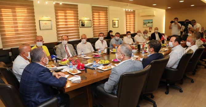 Başkan Böcek Manavgat’ta turizmcilerle buluştu