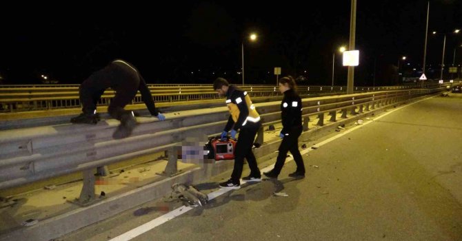 Lüks otomobille arkadan çarptığı motosiklet sürücüsünü hayattan kopardı