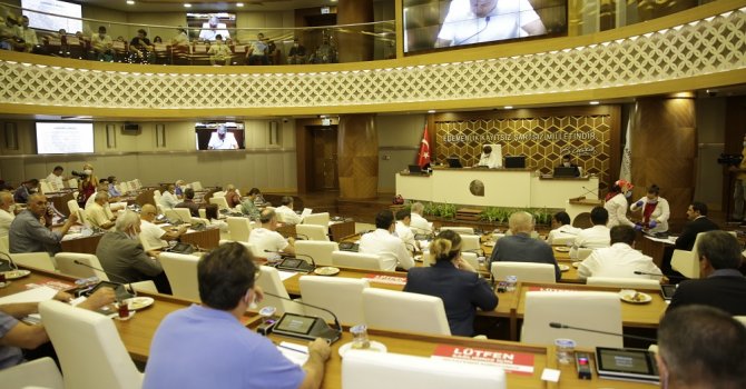 Büyükşehir Meclisi’nden usta tiyatrocuya vefa