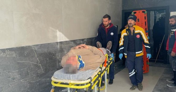 Merdivenden düşen mobilyacı yaralandı