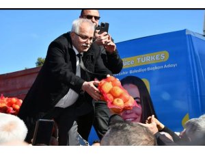 Kozan Belediyesi Adanalılara 20 ton ücretsiz portakal dağıttı