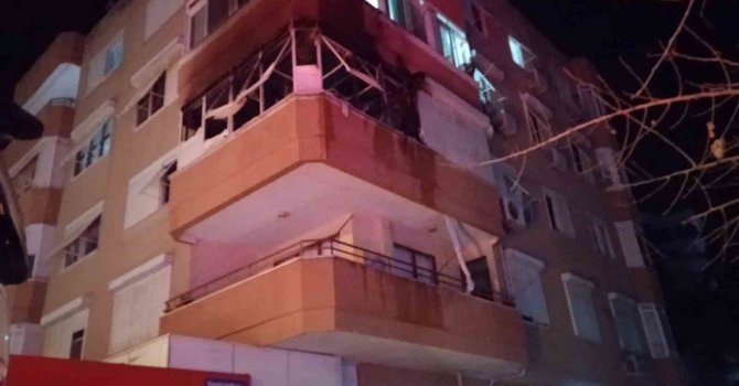 Evde çıkan yangın çevre binalara sıçramadan söndürüldü