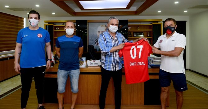 Muratpaşa’dan Antalyaspor’a destek sürüyor