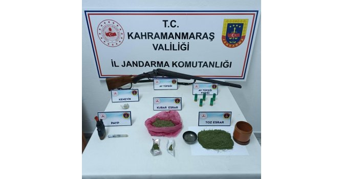 Otomobilde yapılan aramada uyuşturucu çıktı