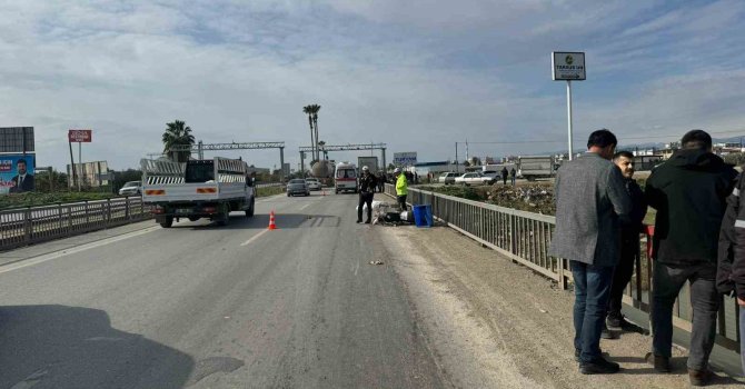 Tır, motosiklete çarptı: 1 ölü