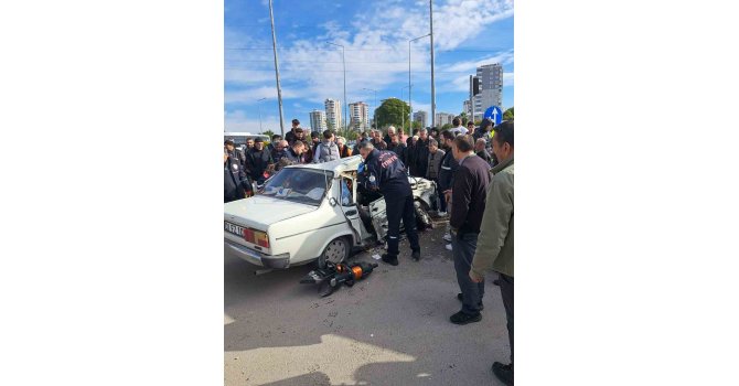 Adana’da Tofaş marka otomobil ile midibüs çarpıştı: 9 yaralı