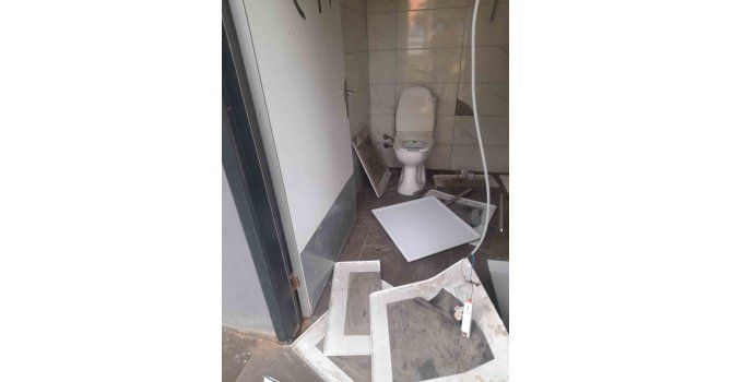 Tarsus Atatürk Gençlik Parkındaki tuvaletlere zarar verildi
