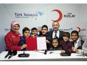 Türk Telekom ve Kızılay’dan deprem bölgesindeki öğrencilere eğitim ve teknoloji desteği