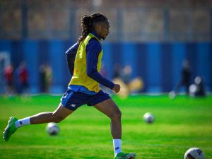 Adana Demirspor’un yeni transferleri takımla antrenmana başladı