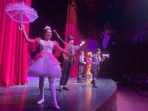 Mersin Şehir Tiyatrosu, 2 tiyatro oyunuyla Seyhan’da sahne aldı