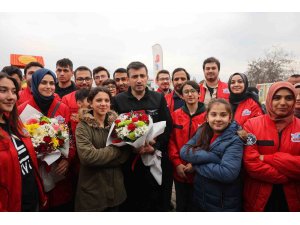 Bayraktar, Kahramanmaraş’ta depremzedelerle buluştu