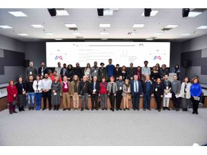 ‘Estetik bir olgu olarak dünyalar kurmak’ sempozyumu başladı