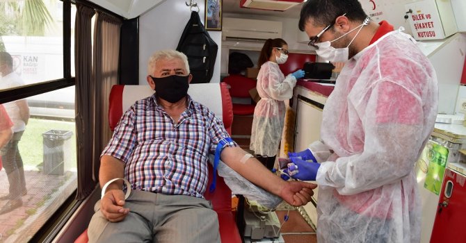 Kepez’den Kızılay’a destek