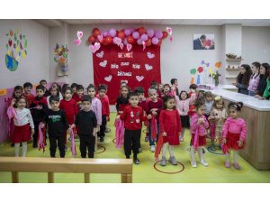 Halkkent Çocuk Gelişim Merkezinde eğitim gören çocuklar, ’Dünya Sevgi Günü’nü aileleriyle kutladı