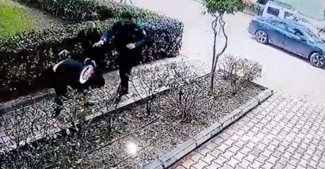 Çaldığı köpeğin sahibine ve polise bıçak çekti, gözaltına alındı