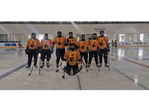 Akdeniz Üniversitesi Buz Hokeyi Kadın ve Erkek takımları ilk ciddi sınavlarına çıktı