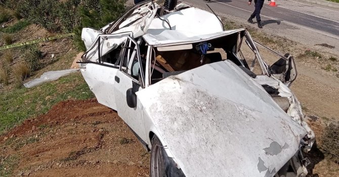 Mersin’de otomobil şarampole yuvarlandı: 2 ölü
