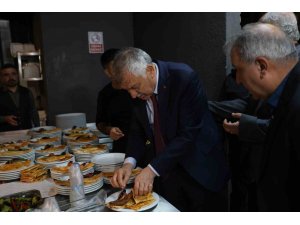 Kebapçı açılışında izdiham