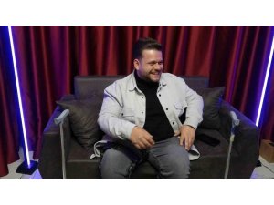 Yaptığı şarkılarla engellilerin sesi oldu