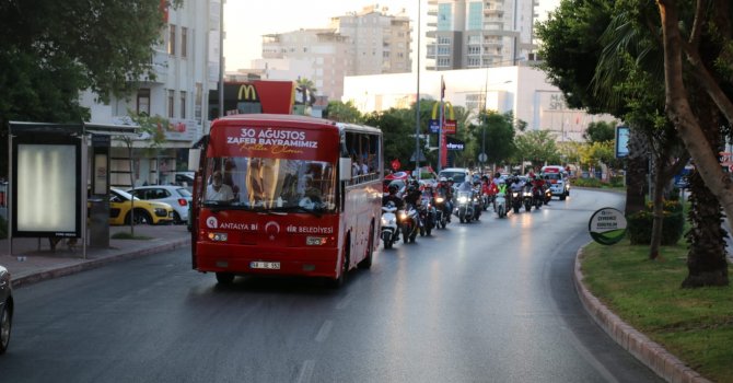 Büyükşehir karada, denizde ve havada 30 Ağustos Zafer Bayramı coşkusu yaşattı