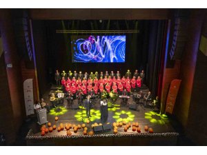 Emekli Evi üyeleri ’Eskimeyen Şarkılar Konseri’nde bir araya geldi