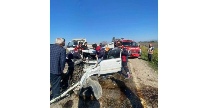 Osmaniye’de minibüs ile otomobil çarpıştı:2 yaralı
