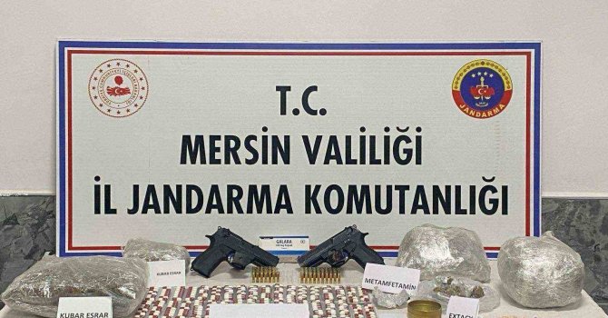 Mutfak dolaplarından uyuşturucu ve silahlar çıktı: 1 gözaltı