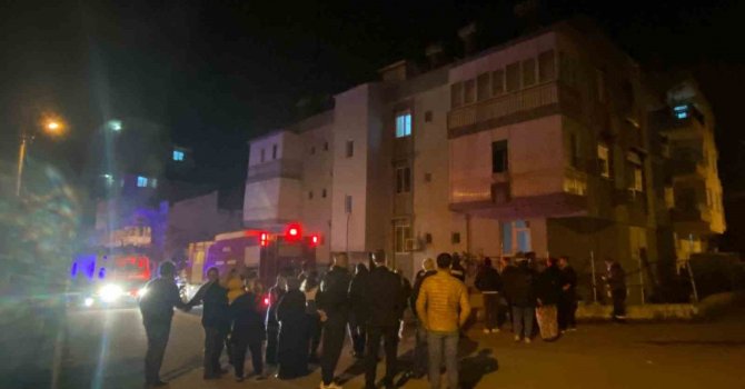 Evde çıkan yangında mahsur kalan çocukları apartman sakinleri kurtardı