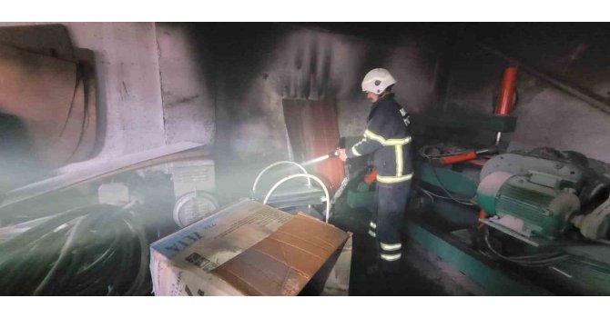 İskenderun’da iş yerinde çıkan yangını söndürüldü