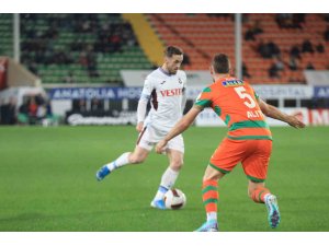 Trendyol Süper Lig: Alanyaspor: 1 - Trabzonspor: 0 (Maç devam ediyor)