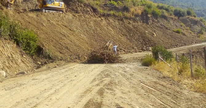 Gündoğmuş’da heyelan yaşanan yol onarıldı