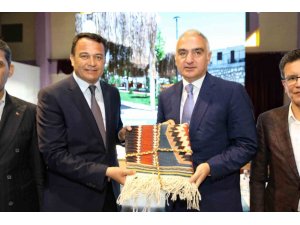 Bakan Ersoy: “Antalya’ya bu yıl 17 milyondan fazla ziyaretçi bekliyoruz”